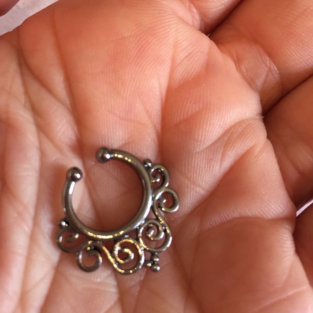 ⭐️ Awesome No-pierce Gun black Tribal Design septum (nose) ring ⭐️